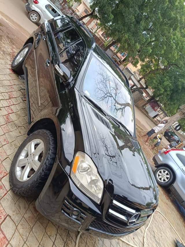 A picture of Mercedes Benz GL450