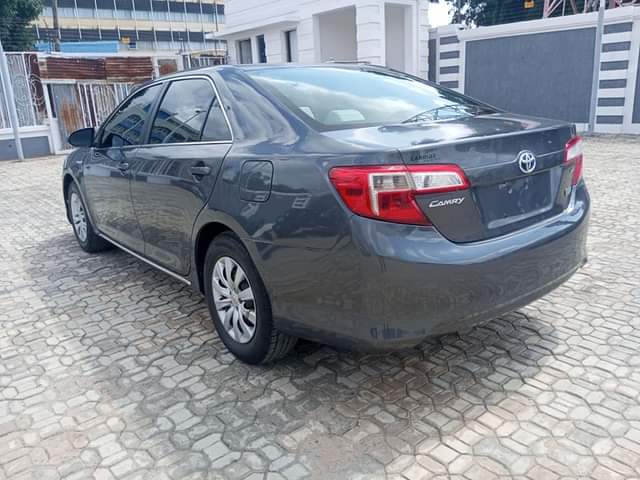 A picture of FOREIGN USED 2013 TOYOTA CAMRY KEYLESS HYBRID