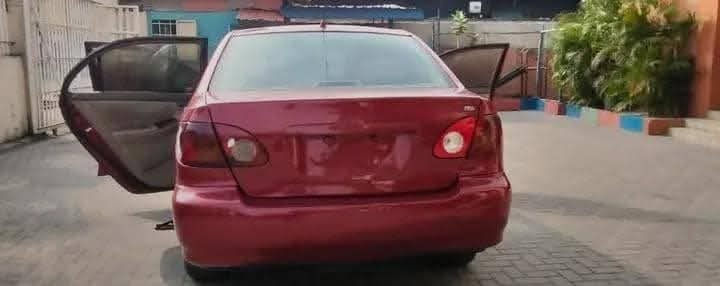A picture of 2004 Toyota 2005