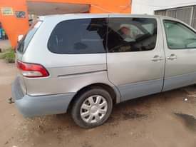 A picture of 2003 model sienna 08067069081