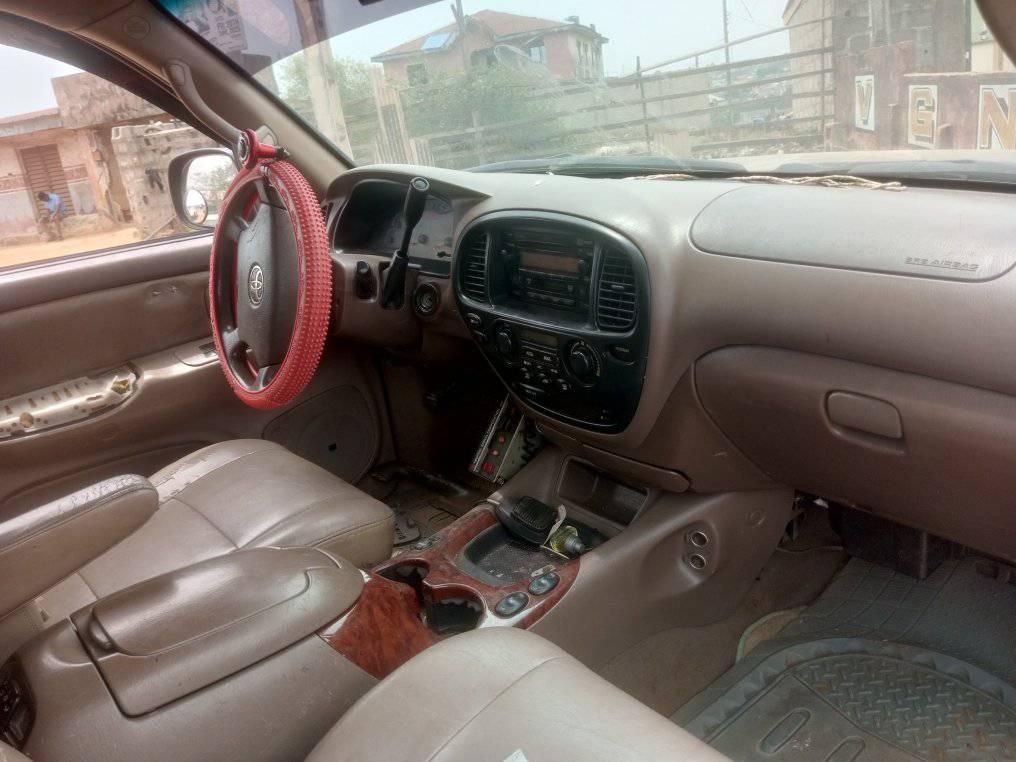 A picture of TOYOTA SEQUOIA V8 ENGINE CLEAN IN AND OUT ENGINE GEAR