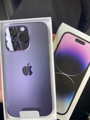 A picture of I phone 14 pro max 256gb