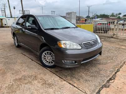 A picture of Toyota corolla 2004