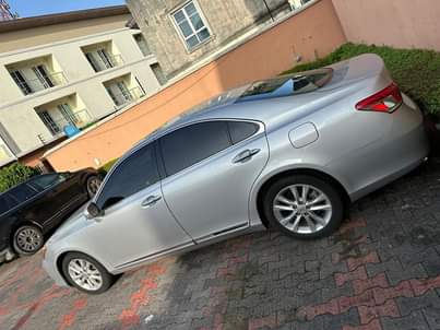 A picture of 2011 12 Es350 Lexus tokunbo full option for sell price