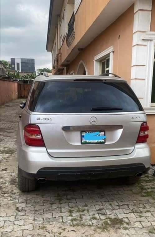 A picture of first body barely used 2007 ml 350 4Matic untouched engine