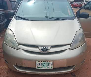 A picture of Neat Toyota Sienna XLE 2006 Model 09159278573 07035187592