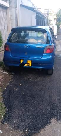 A picture of Toyota vitz 99