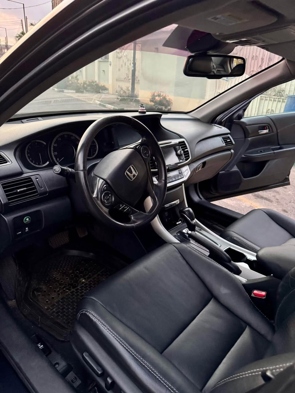 A picture of Toks standard 2014 Honda Accord EX L