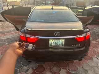 A picture of Dealers buy 2013 14 es350