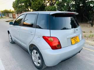 A picture of 2004 Toyota I s t
