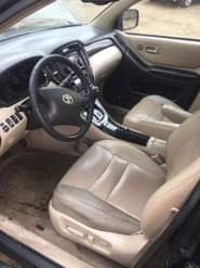 A picture of Toyota Highlander 2003 model 2 rows Engine is good Gear