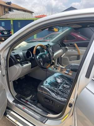 A picture of 2009 Toyota Highlander upgraded to 2013 07033667185