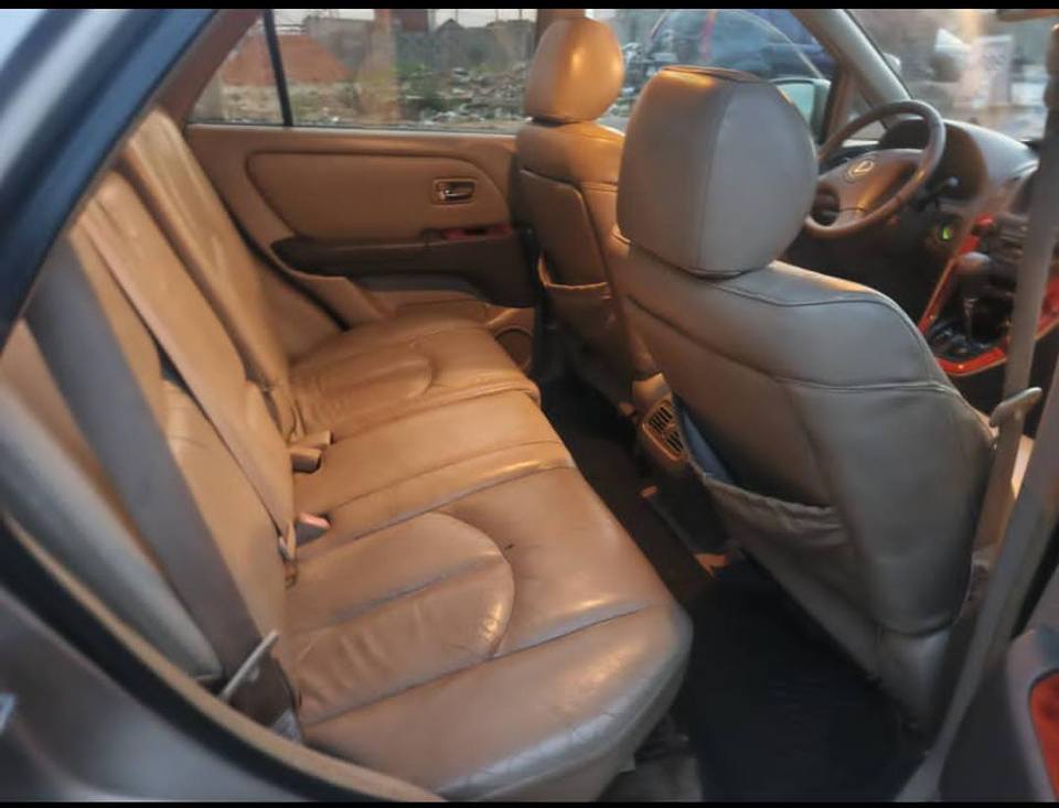 A picture of Lexus 03