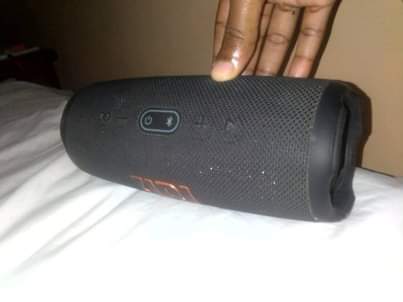 A picture of Jbl speaker