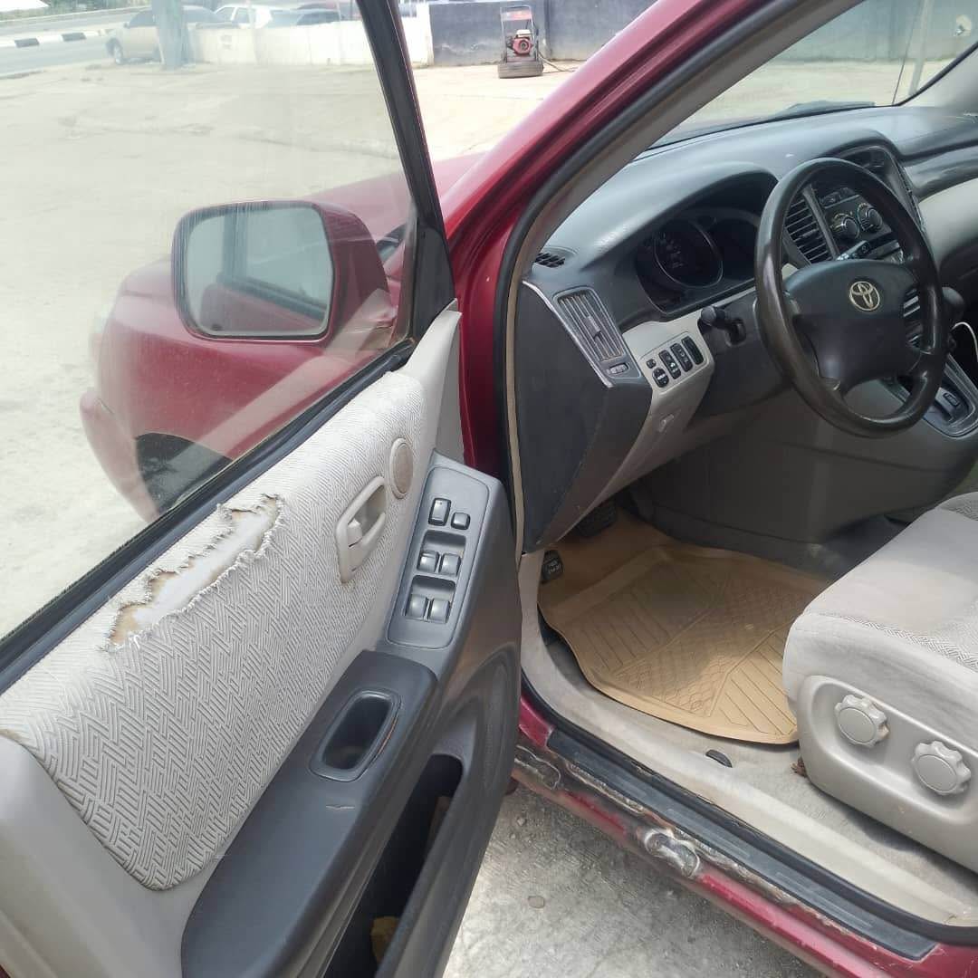 A picture of Super neat Toyota Highlander available for weekend deal