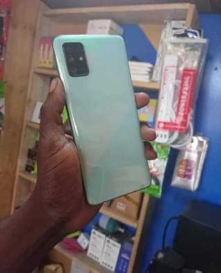 A picture of Samsung A71