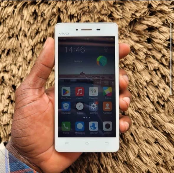 A picture of Vivo y51a 4GB Ram 64GB pure clean piece whatsapp 0707543603