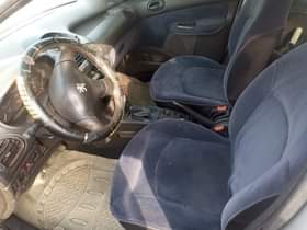 A picture of Peugeot 206 manual Transmission 4 sale clean body and clean