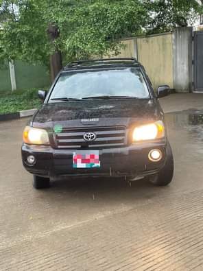 A picture of Toyota Highlander 06 on Belt 3 rolls seaters and 6