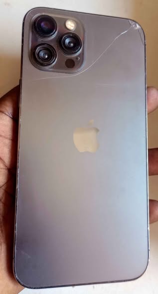 A picture of iPhone 12 Promax 128gb