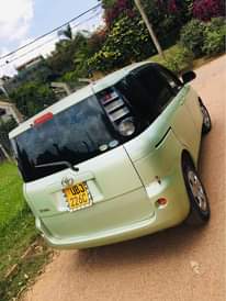 A picture of Toyota sienta