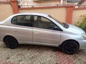 A picture of 2005 TOYOTA YARIS