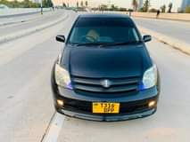 A picture of 2004 Toyota ist black
