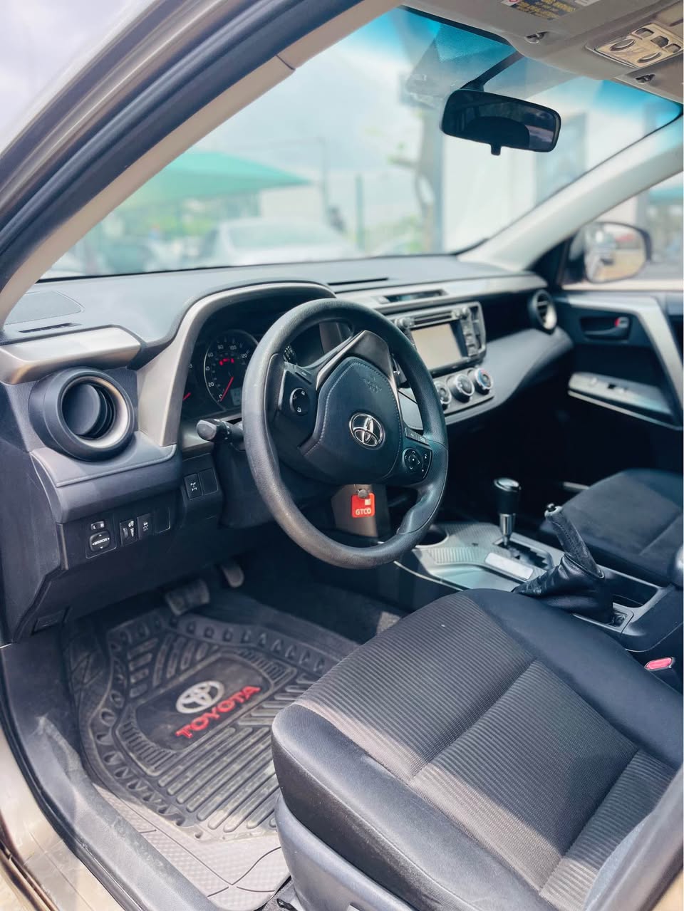 A picture of 2015 TOYOTA RAV4 LE AWD FAIRLY USED SUPER CLEAN KEY