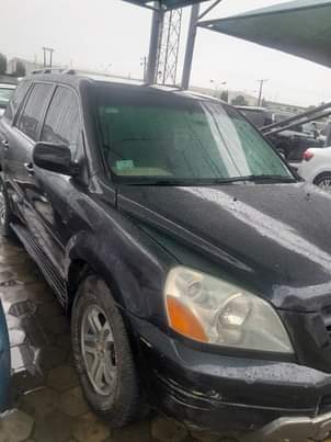A picture of HONDA PILOT 2004 FOR SALE ONE OF THE ENGINE SEAT
