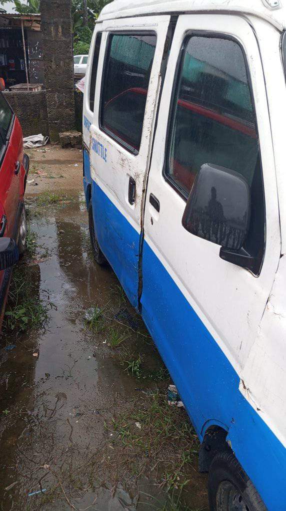 A picture of Hijet mini bus available Untempered Engine silent engine and gearbox