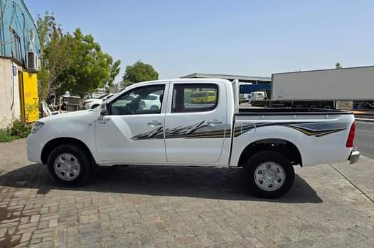 A picture of Toyota Hilux pic up 2009 gcc diesel watsapp 44wheel 0551513562