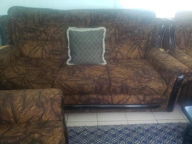 A picture of Sofa set