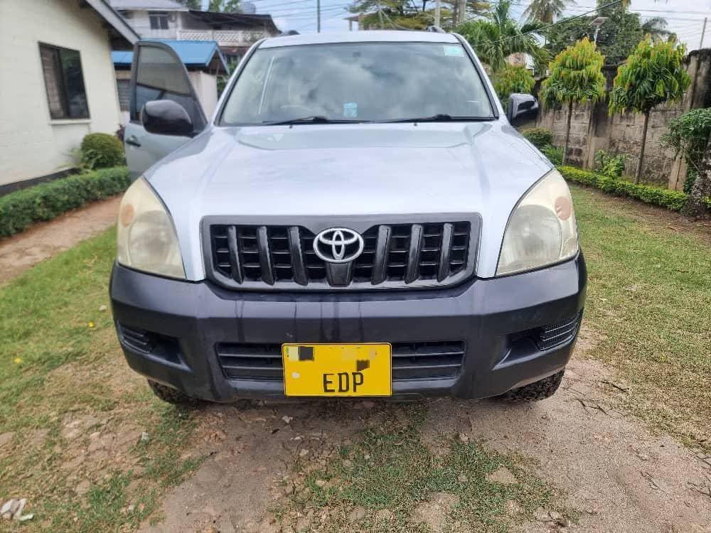 A picture of TOYOTA LAND CRUISER PRADO 120