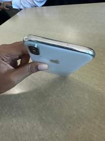 A picture of iPhone x Brand 0687098582