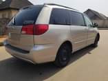 A picture of Toyota Siena 4