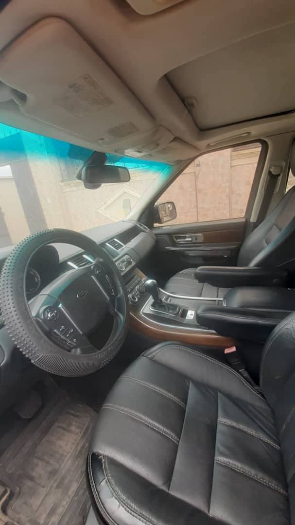 A picture of Range rover 010 engine issue gear ac perfect location lagos