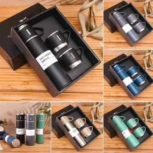 A picture of VACCUM FLASK SET WITH 3 EXTRA CUPS