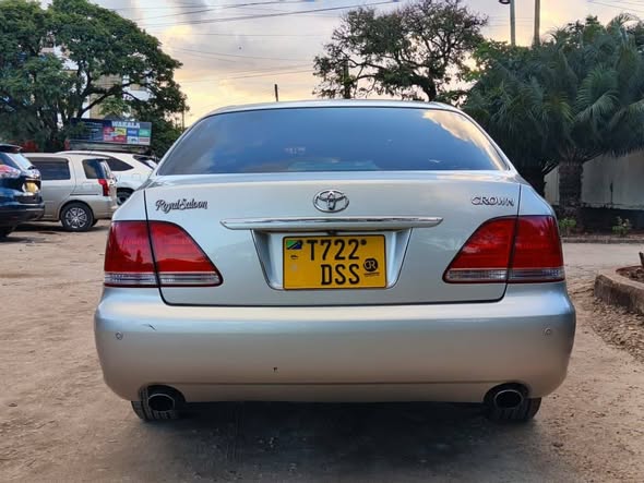 A picture of Toyota Crown royal 0712188493