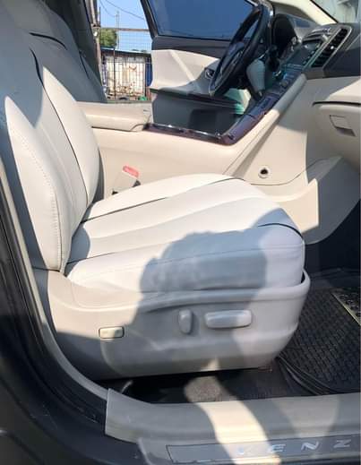 A picture of 2013 Venza Xle full option Reg Thumbstart double panoramic