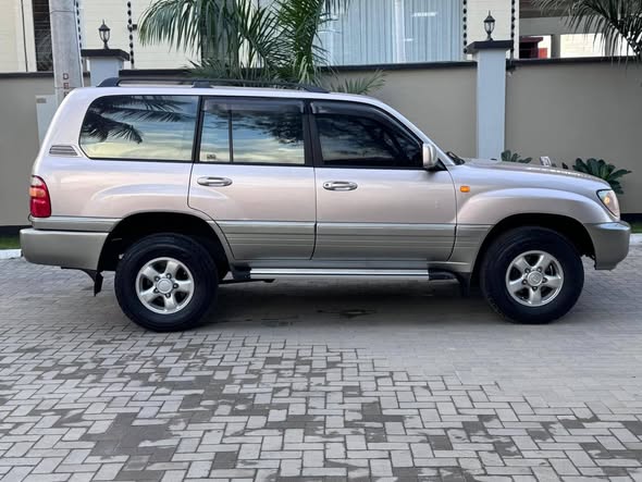 A picture of Toyota Landcruiser Bei yake ni 48 8m 0688 147887