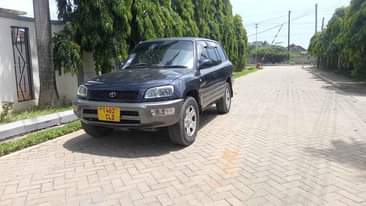 A picture of Toyota RAV4 old