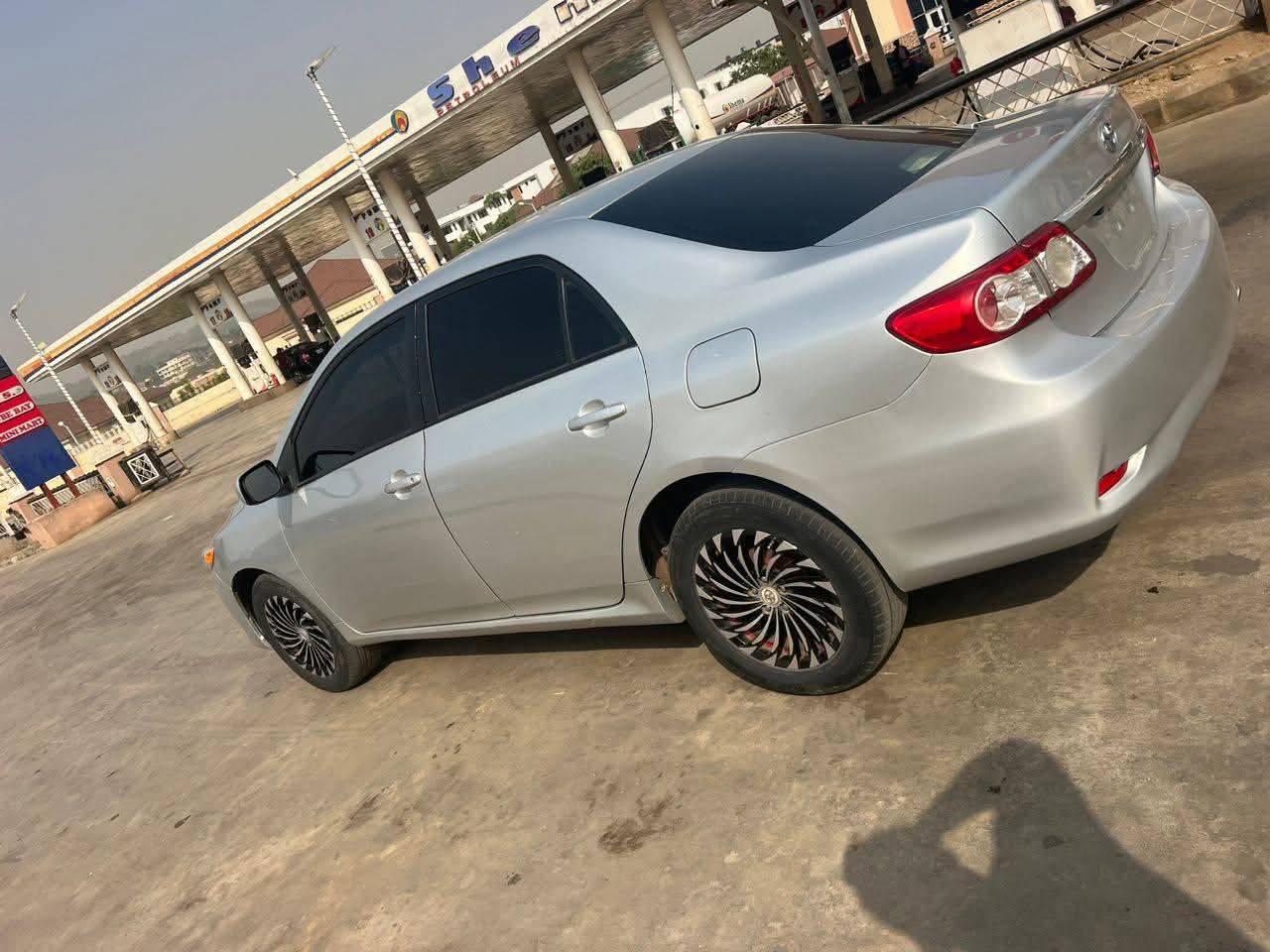 A picture of Extremely clean and sharp Toyota Corolla 012
