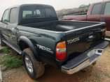 A picture of Toyota Tacoma 05 model with auxillary gear pure first body