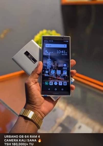 A picture of used mobile phones 32GB 64GB