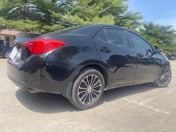 A picture of 2015 Toyota Corolla clean sharp Nigerian use buy and drive
