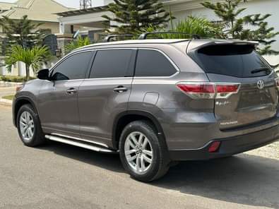 A picture of 2016 Toyota Highlander XLE 4months used unregistered with duty 18