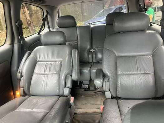 A picture of Belgium Standard Toyota Sienna 2002 First body AC chilling power