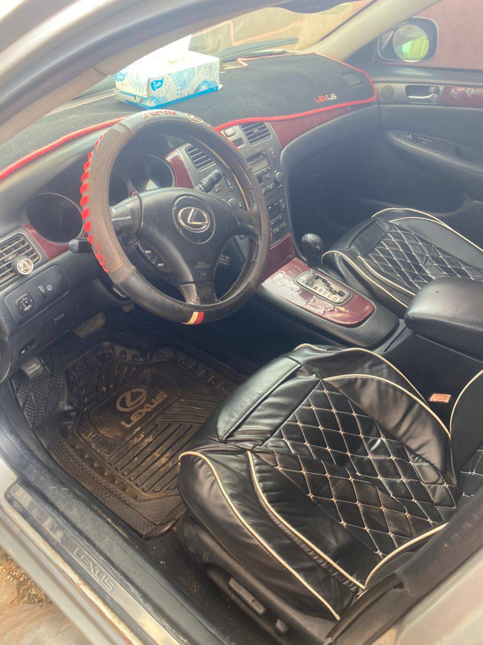 A picture of LEXUS ES300