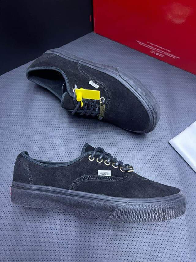 A picture of VANS SIZE 40 45 TUPO KIMARA KARIAKOO DSALAAM NORMAL CALL