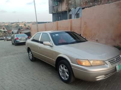 A picture of 2000 Toyota Camry